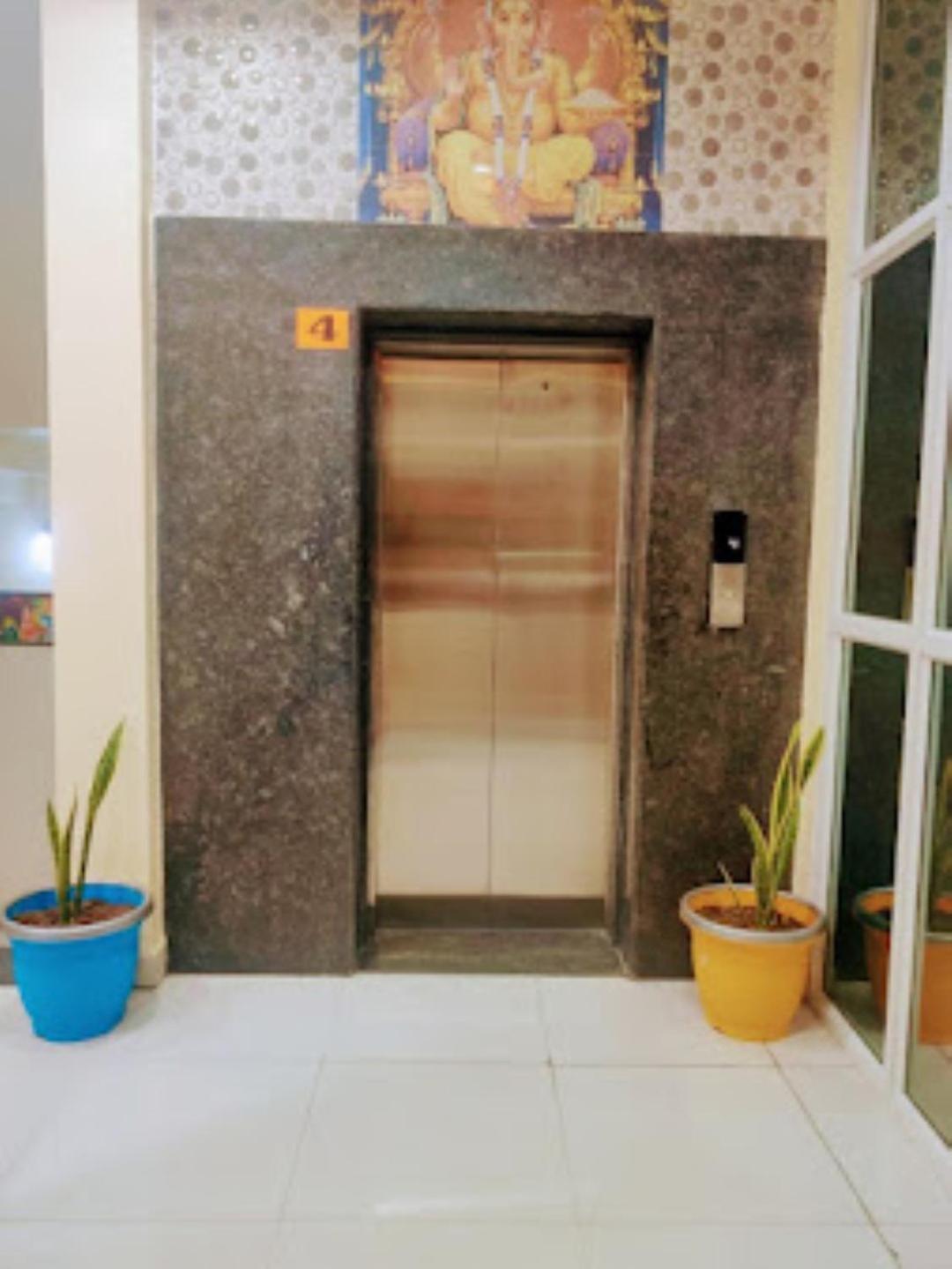 Hotel Hariram Tower Wardha ภายนอก รูปภาพ